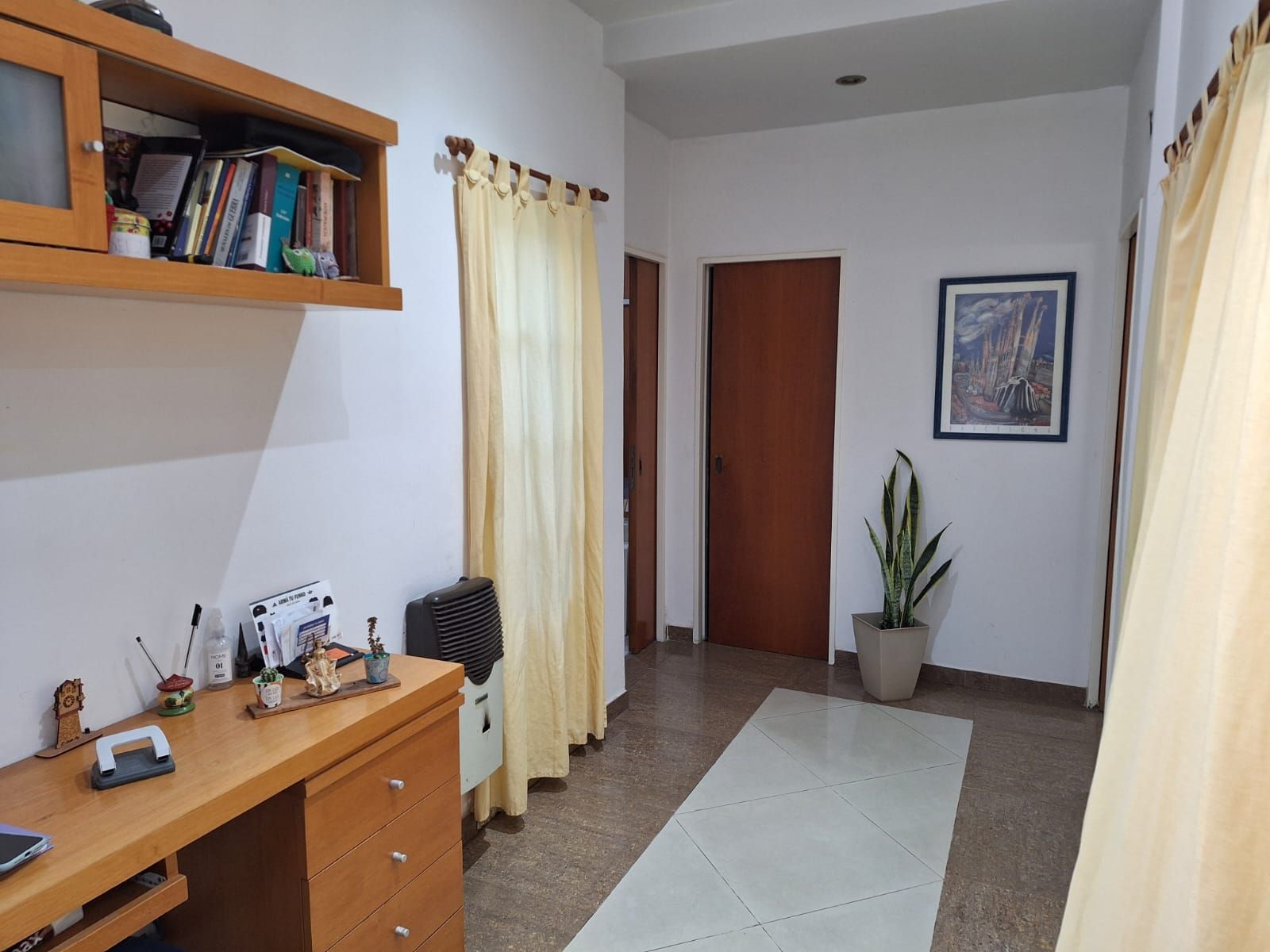 CASA 4 AMB, JARDIN AL FRENTE, COCHERA Y TERRAZA — foto 14