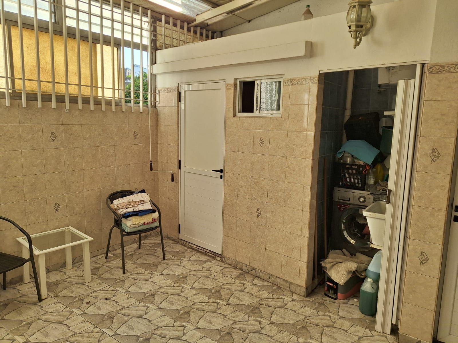 PISO DE 4 AMBIENTES FRENTE AL PARQUE, PRIMER PISO POR ESCALERA, 128 M2 TOTALES - 1