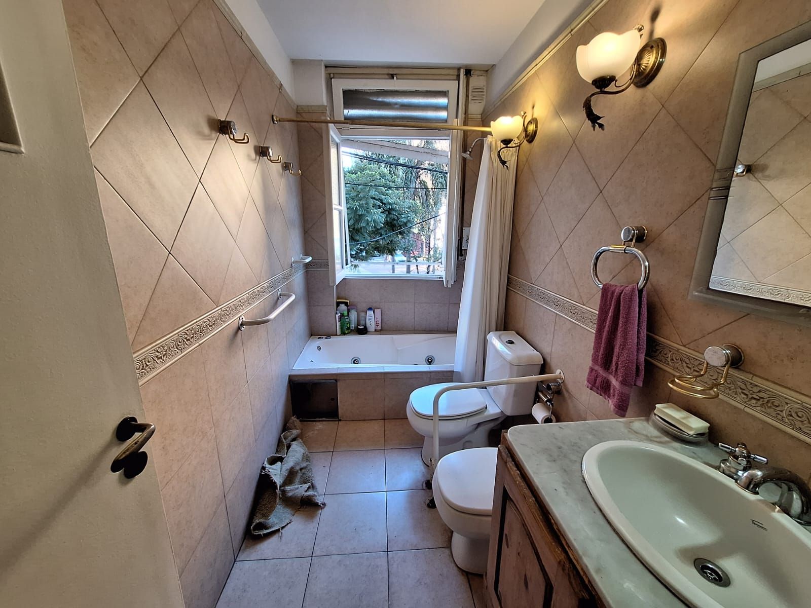 PISO DE 4 AMBIENTES FRENTE AL PARQUE, PRIMER PISO POR ESCALERA, 128 M2 TOTALES - 25