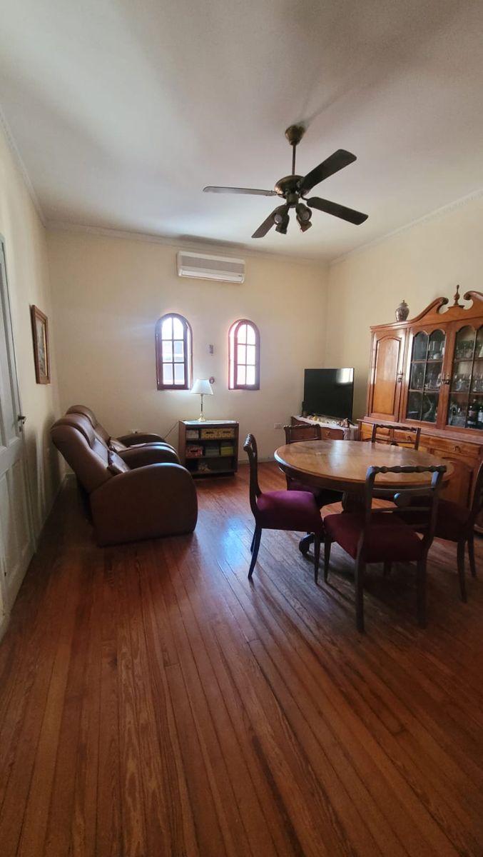 Venta PH 4 ambientes 1°piso por escalera al fondo - 1