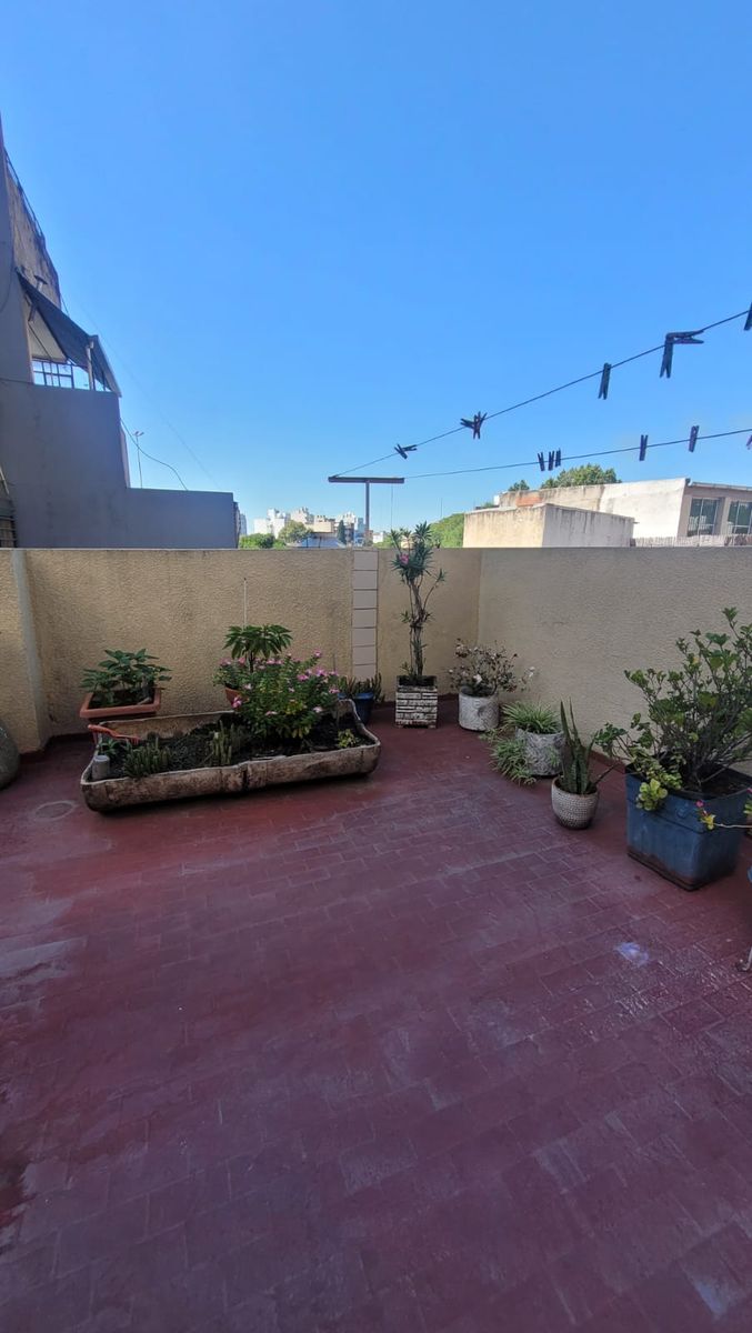 Venta PH 4 ambientes 1°piso por escalera al fondo - 22