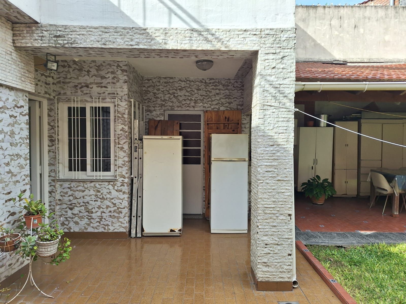 CASA PARA 2 FAMILIAS, 2 ENTRADAS INDIVIDUALES - 2