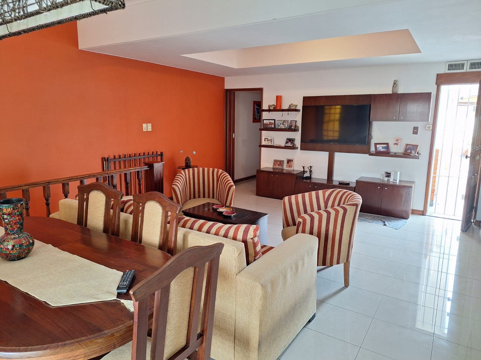 CASA PARA 2 FAMILIAS, 2 ENTRADAS INDIVIDUALES - 35