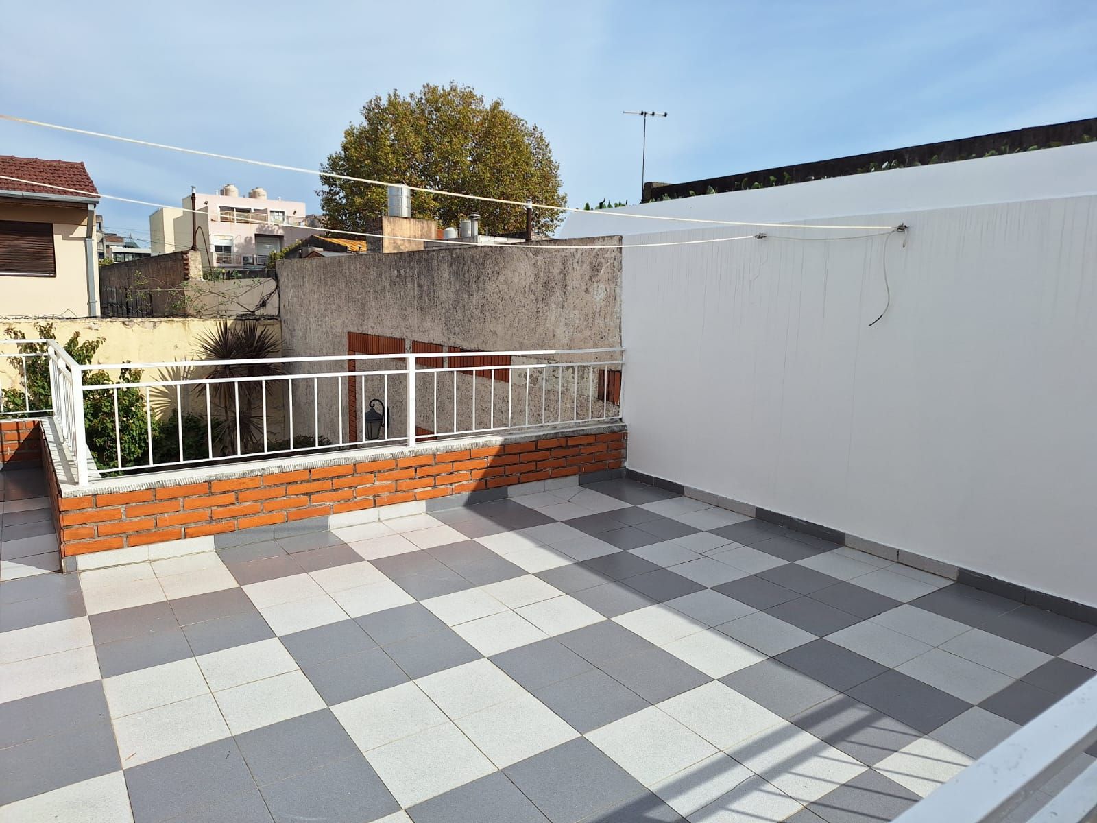 CASA PARA 2 FAMILIAS, 2 ENTRADAS INDIVIDUALES - 40