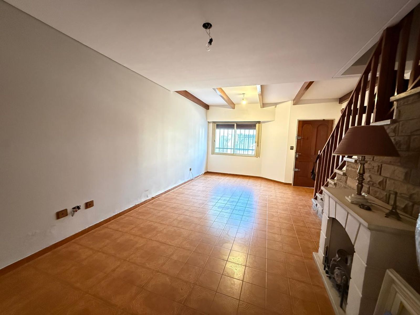 DUPLEX 4 AMBIENTES , ESPACIO GUARDACOCHE Y PATIO ,MEDIA CUADRA DE EMILIO CASTRO — foto 7
