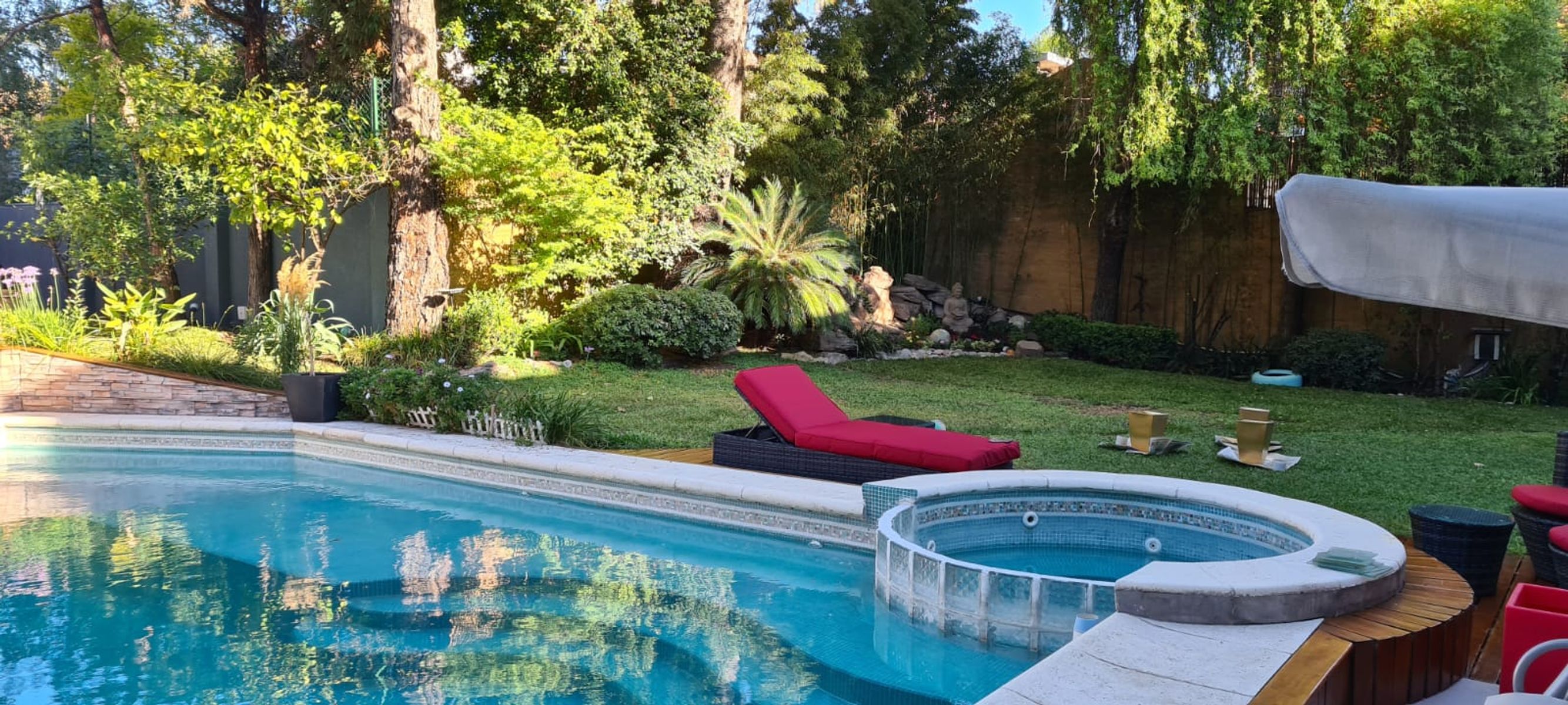 CASA CON PISCINA Y JARDIN , GIMNASIO Y SUM , LOTE DE 10.04 X 61.75 MTS , 4 AMBIENTES - 10