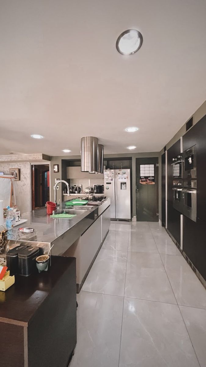 CASA CON PISCINA Y JARDIN , GIMNASIO Y SUM , LOTE DE 10.04 X 61.75 MTS , 4 AMBIENTES - 12