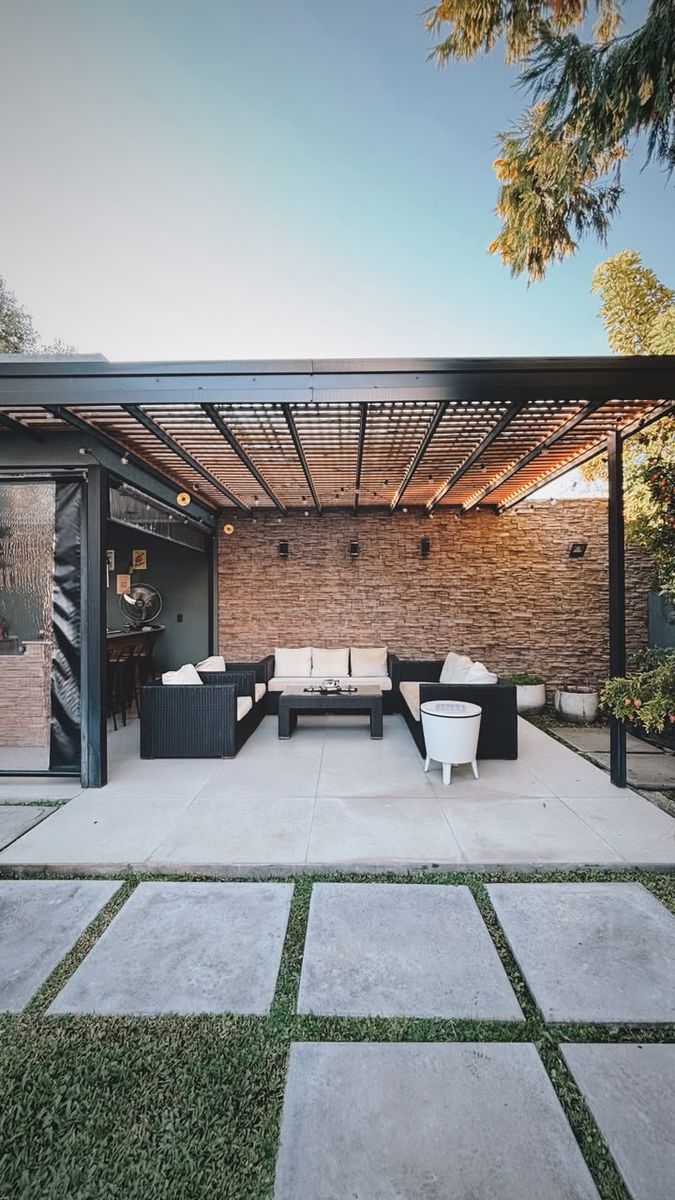 CASA CON PISCINA Y JARDIN , GIMNASIO Y SUM , LOTE DE 10.04 X 61.75 MTS , 4 AMBIENTES - 13
