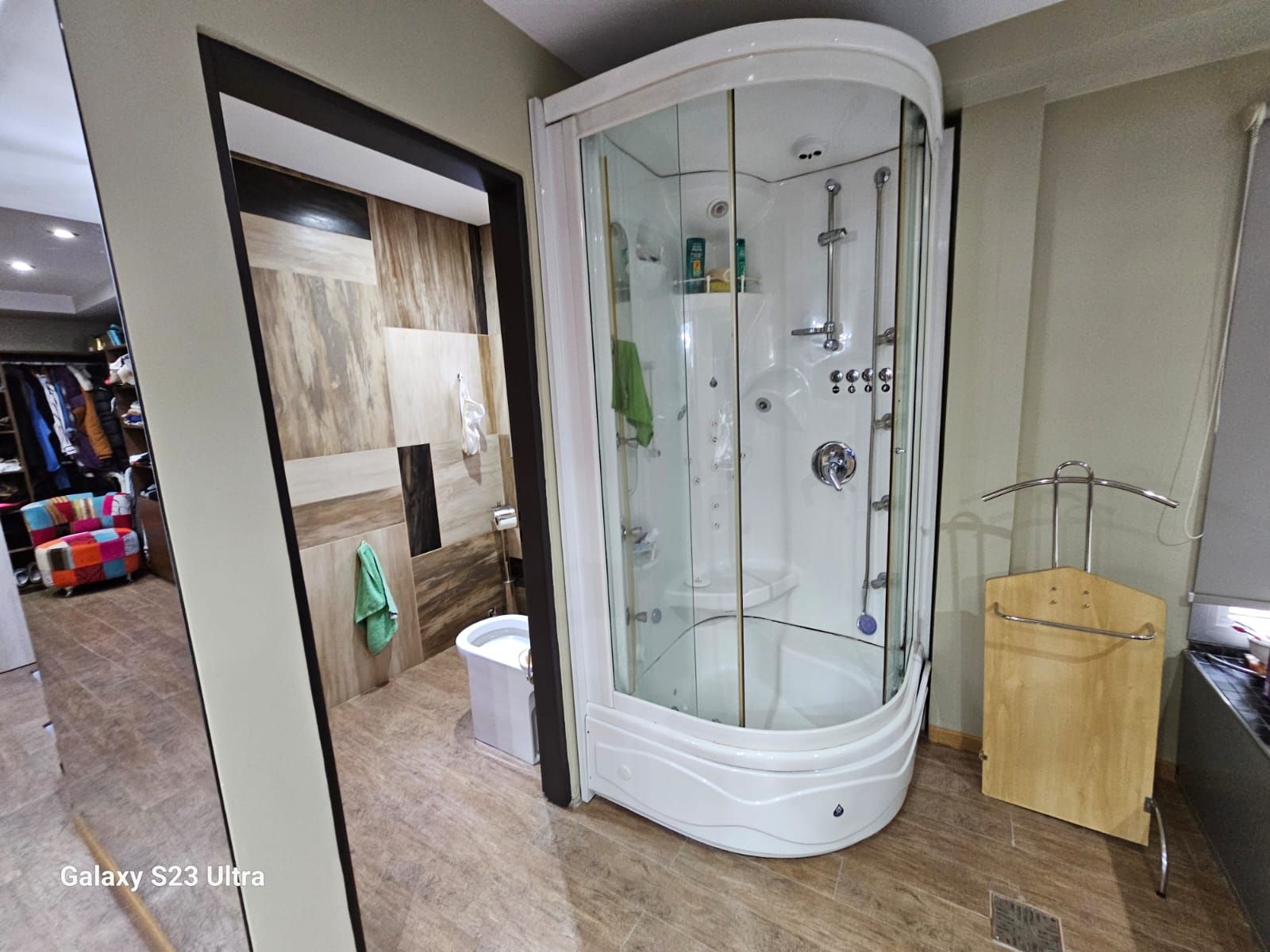 CASA CON PISCINA Y JARDIN , GIMNASIO Y SUM , LOTE DE 10.04 X 61.75 MTS , 4 AMBIENTES - 38