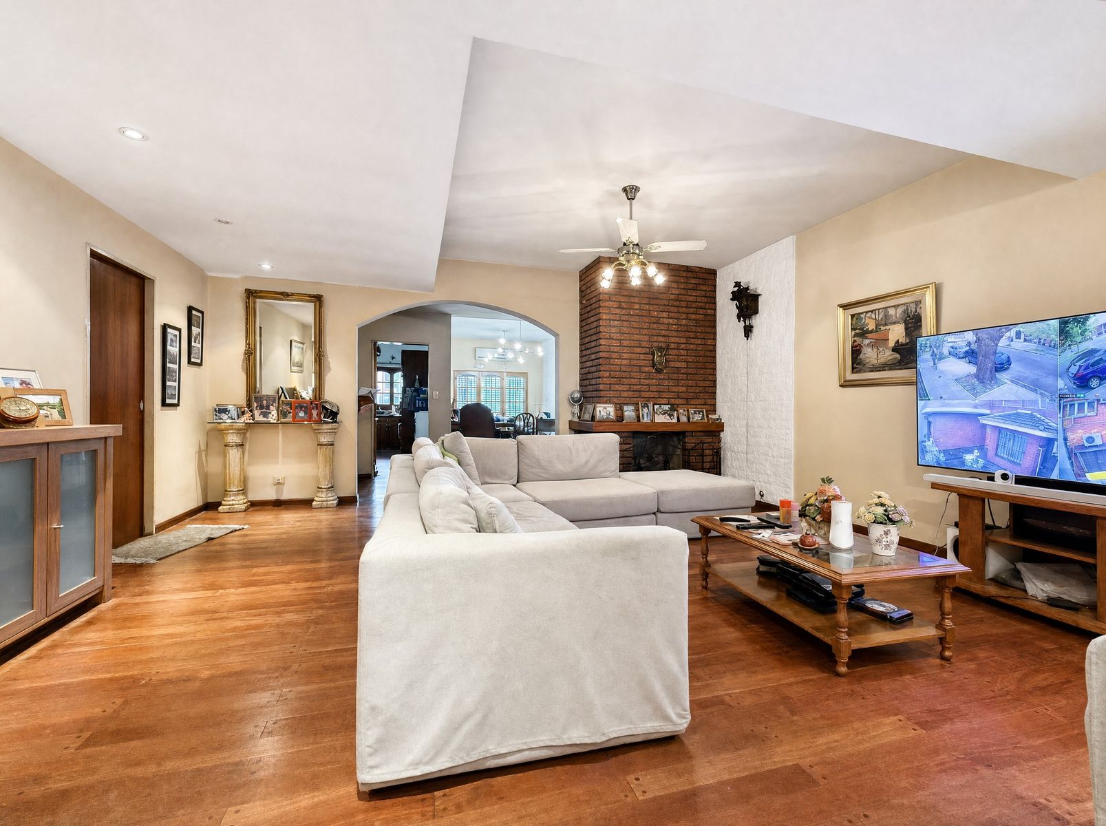Casa 5 ambientes con garage, pileta y quincho — foto 4