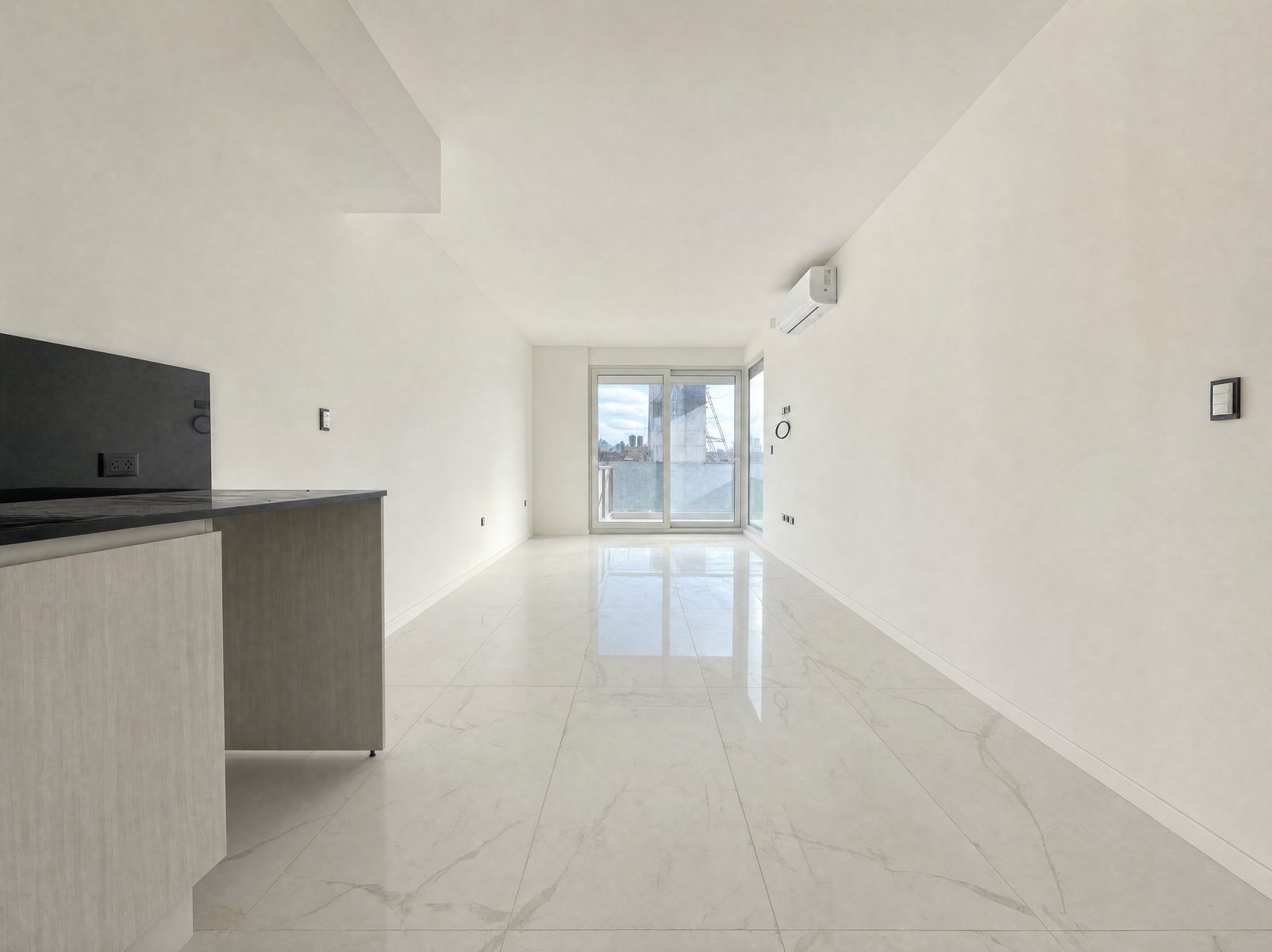 Venta de 2 ambientes al frente en la mejor zona de villa luro - 1