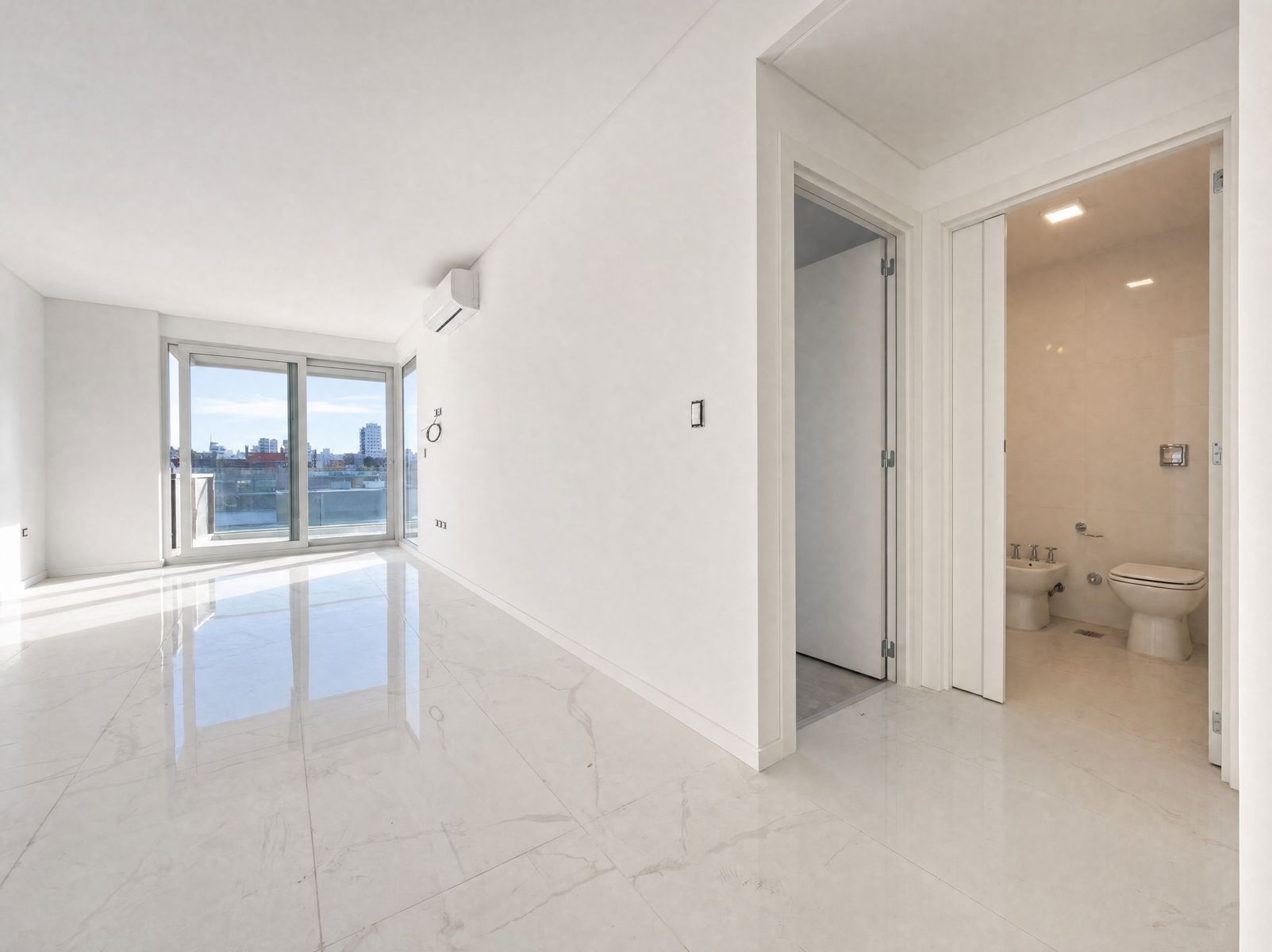 Venta de 2 ambientes al frente en la mejor zona de villa luro - 4