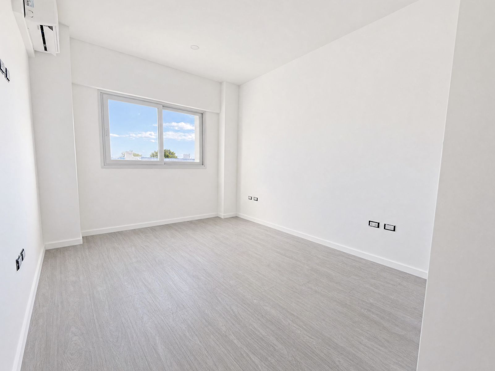 Venta de 2 ambientes al frente en la mejor zona de villa luro - 5