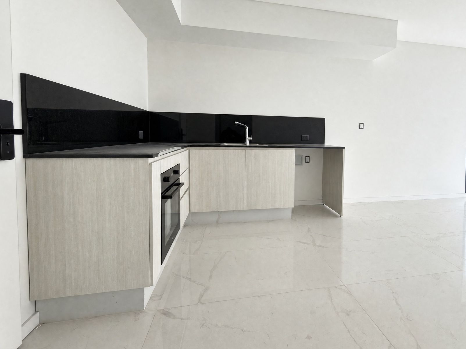 Venta de 2 ambientes al frente en la mejor zona de villa luro - 10