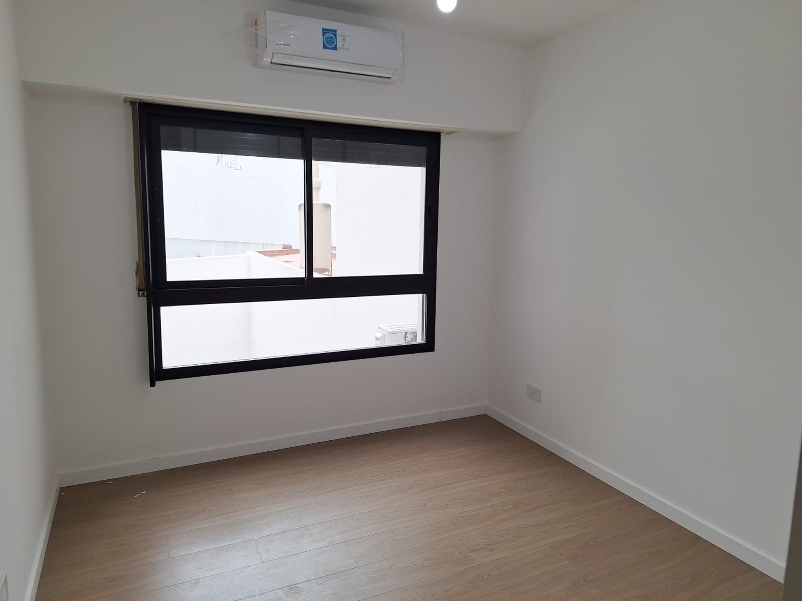 DEPARTAMENTO 2 AMB AL FRENTE CON VISTA A PLAZA LOS ANDES - 9