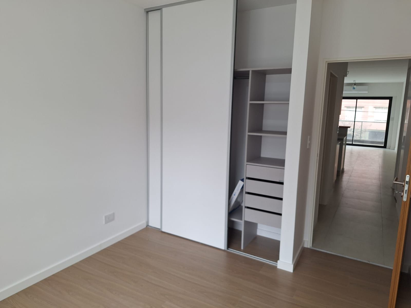 DEPARTAMENTO 2 AMB AL FRENTE CON VISTA A PLAZA LOS ANDES - 11