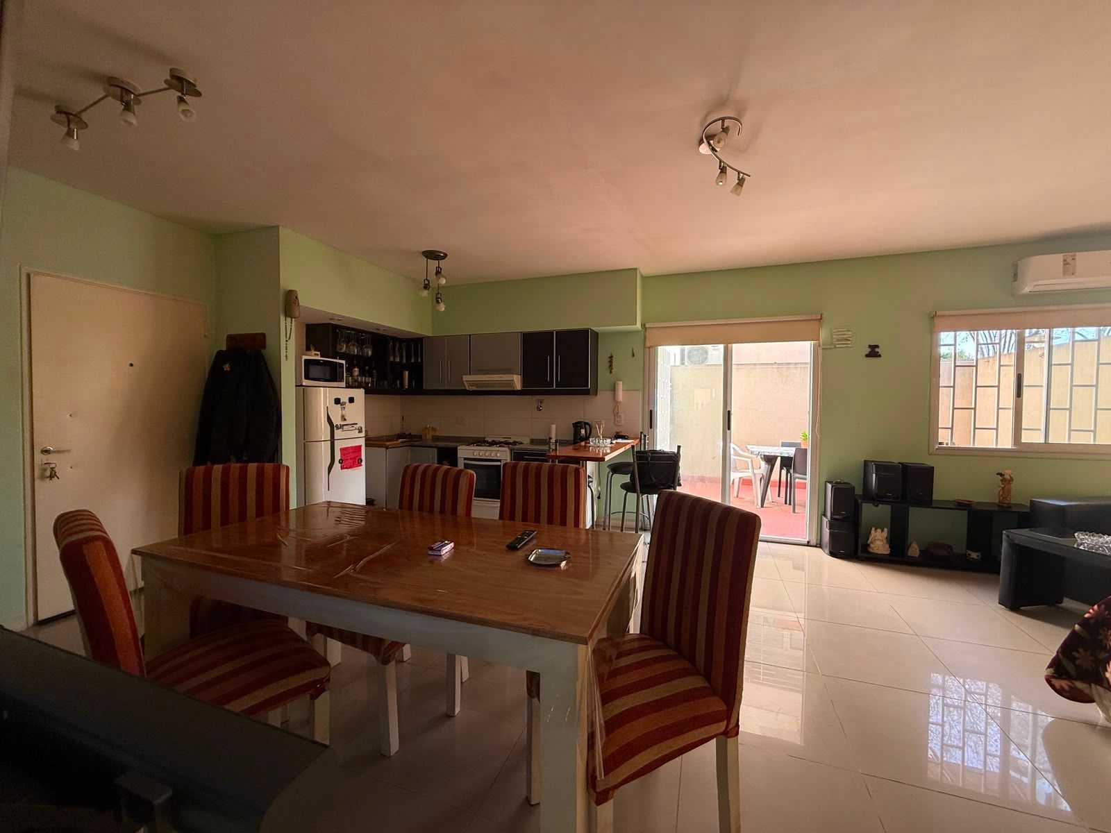 MONOAMBIENTE CON PATIO Y COCHERA , 40 M2 APROX MAS PATIO - 4