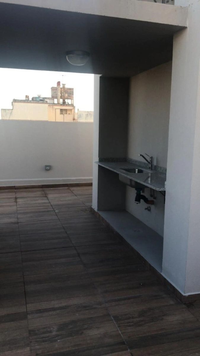SEMIPISO 2 AMB AL FRENTE CON BALCÓN , CERCANO AL BVAR DE AVDA LARRAZABAL - 3