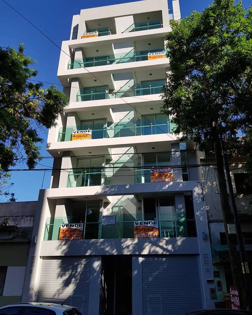 SEMIPISO 2 AMB AL FRENTE CON BALCÓN , CERCANO AL BVAR DE AVDA LARRAZABAL - 4
