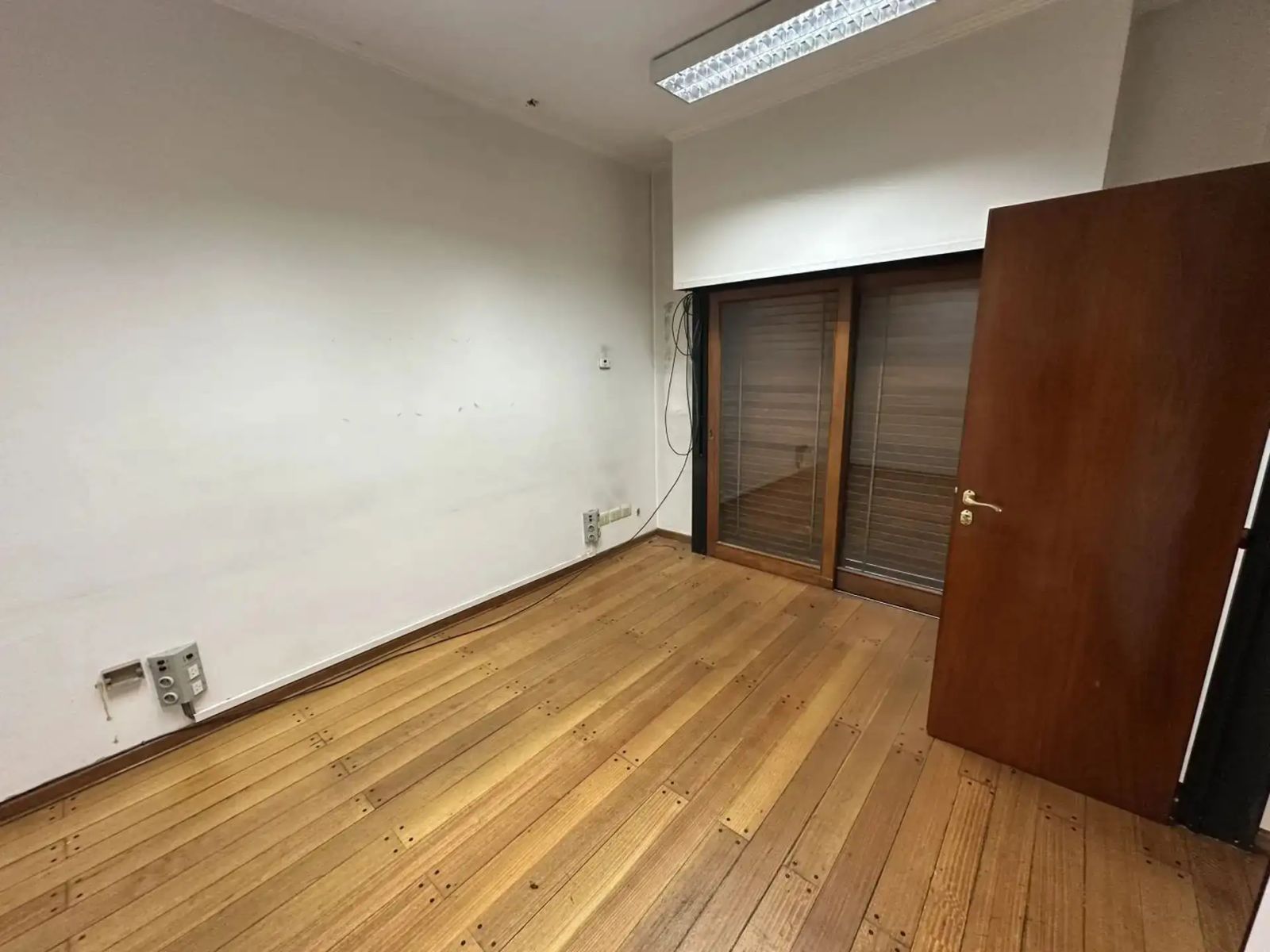 LOCAL 136 M2 IMPECABLE CENTRO COMERCIAL LINIERS - 2