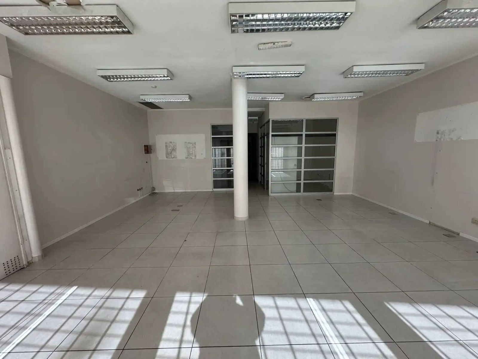 LOCAL 136 M2 IMPECABLE CENTRO COMERCIAL LINIERS - 4