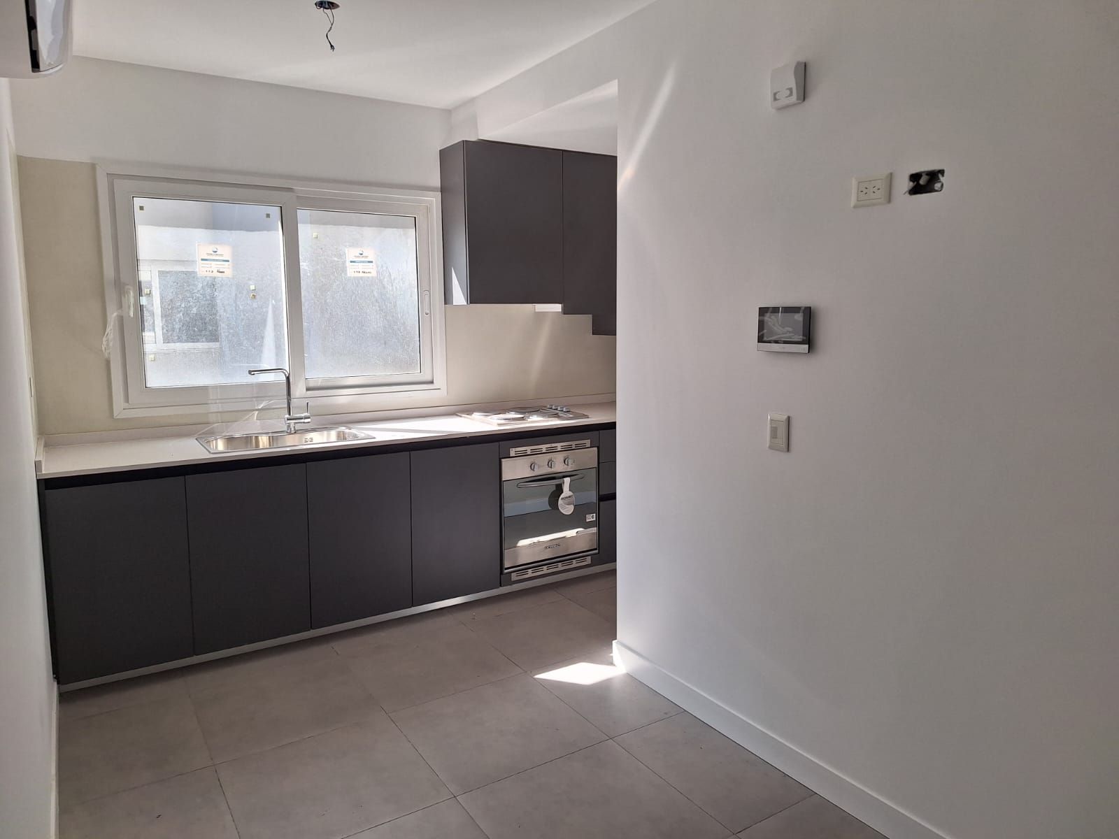 VENTA DEPARTAMENTO 4 AMB AL FRENTE A ESTRENAR CON COCHERA Y BAULERA — foto 8