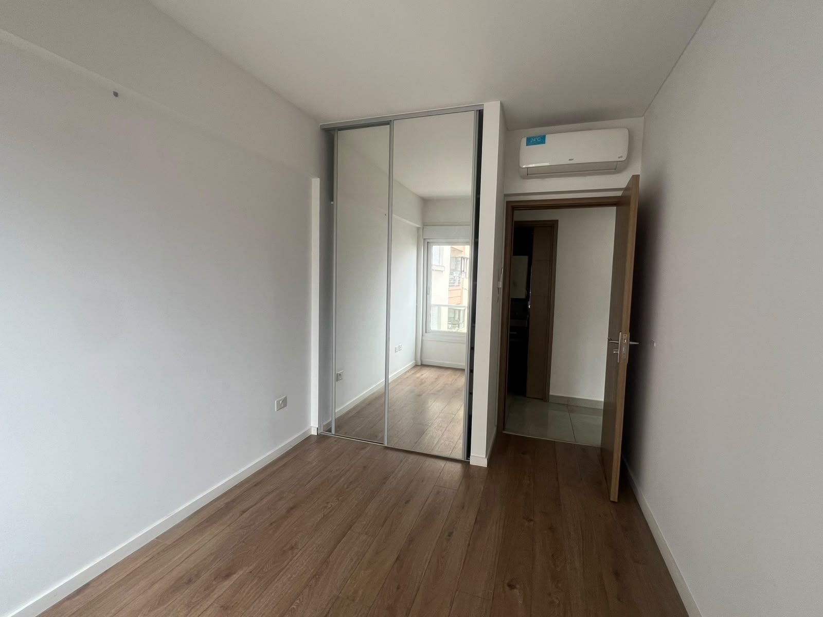 4 ambientes , 3 hab ,3 baños , cocina y lav ind, piscina ,cocheraybaulera — foto 3