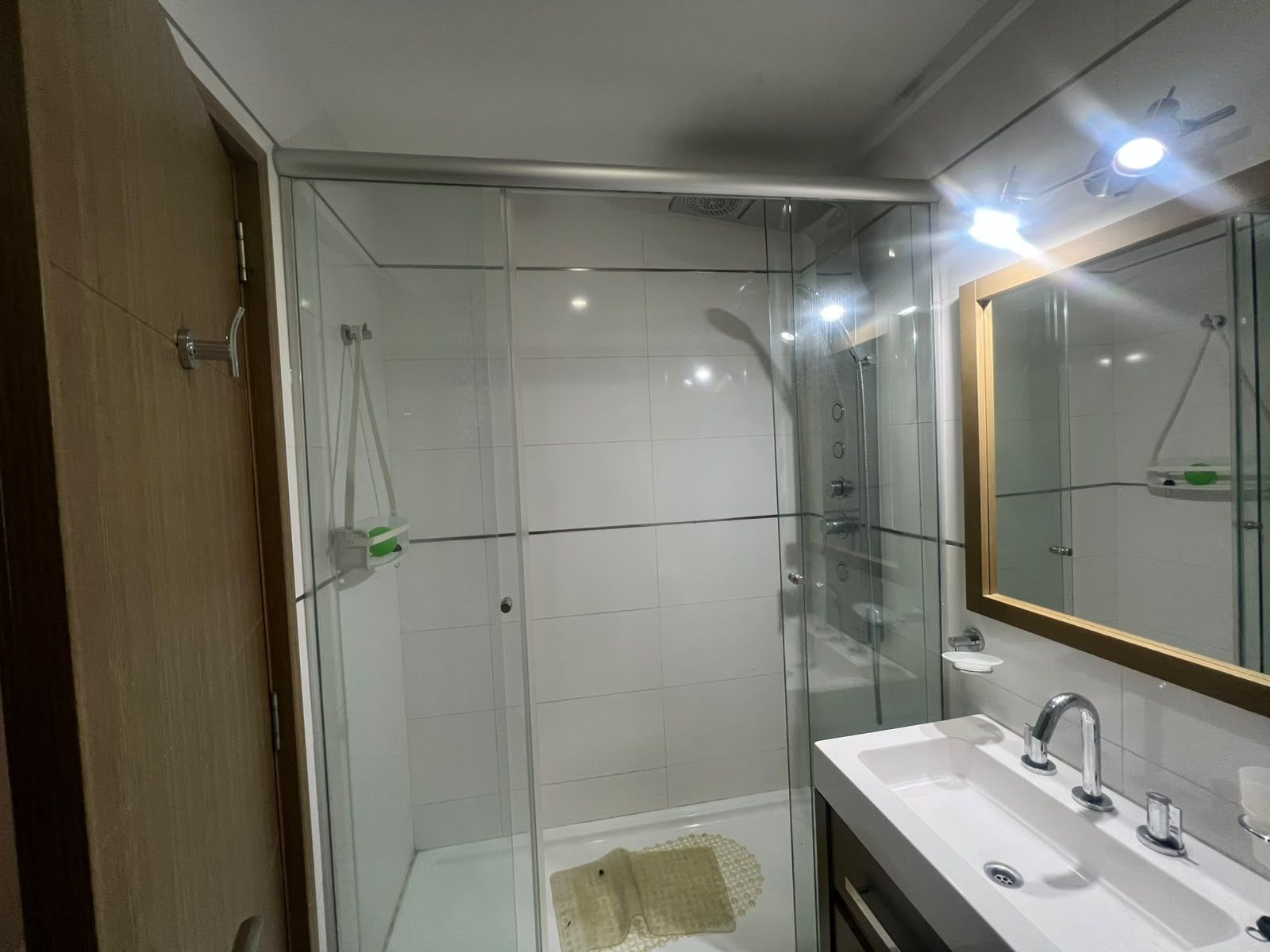 4 ambientes , 3 hab ,3 baños , cocina y lav ind, piscina ,cocheraybaulera - 20