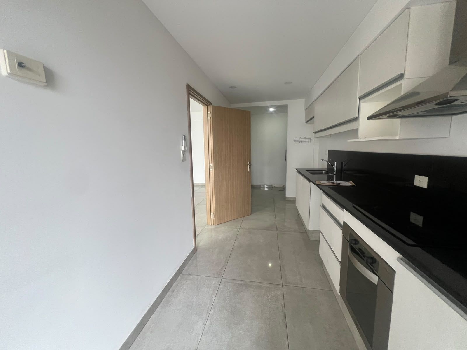 4 ambientes , 3 hab ,3 baños , cocina y lav ind, piscina ,cocheraybaulera - 22