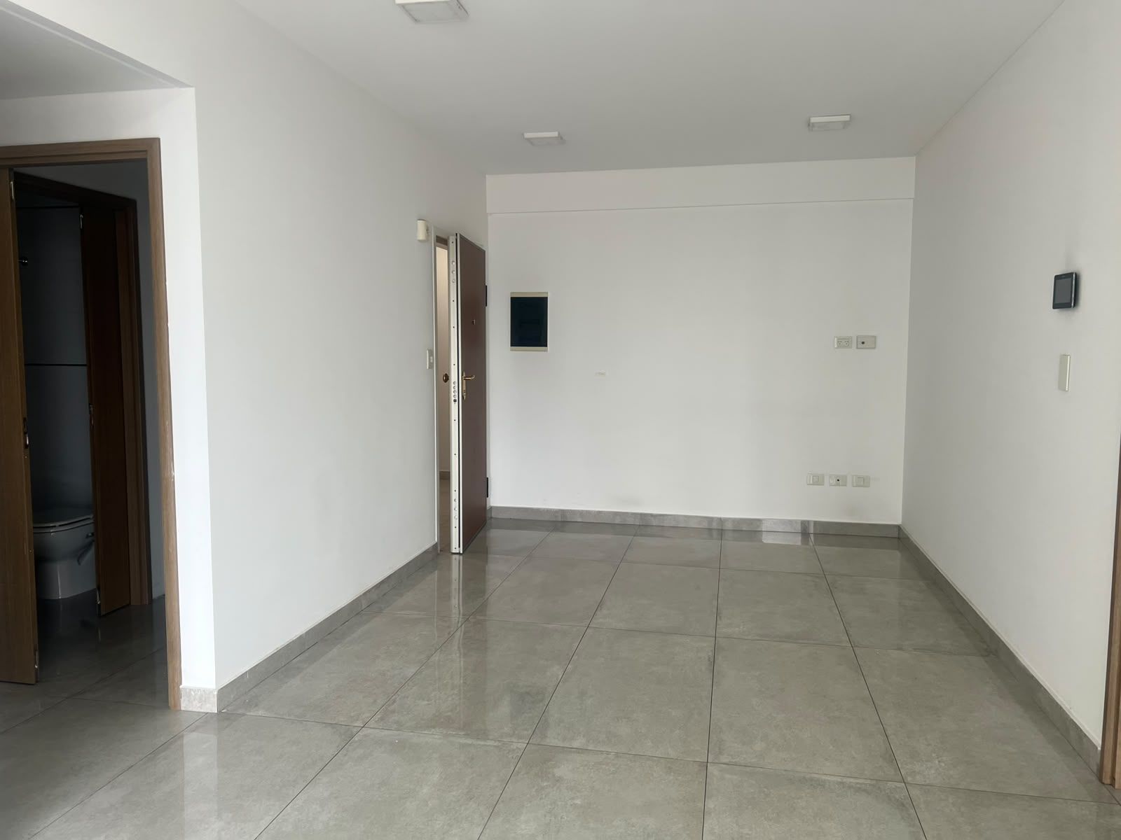 4 ambientes , 3 hab ,3 baños , cocina y lav ind, piscina ,cocheraybaulera - 28