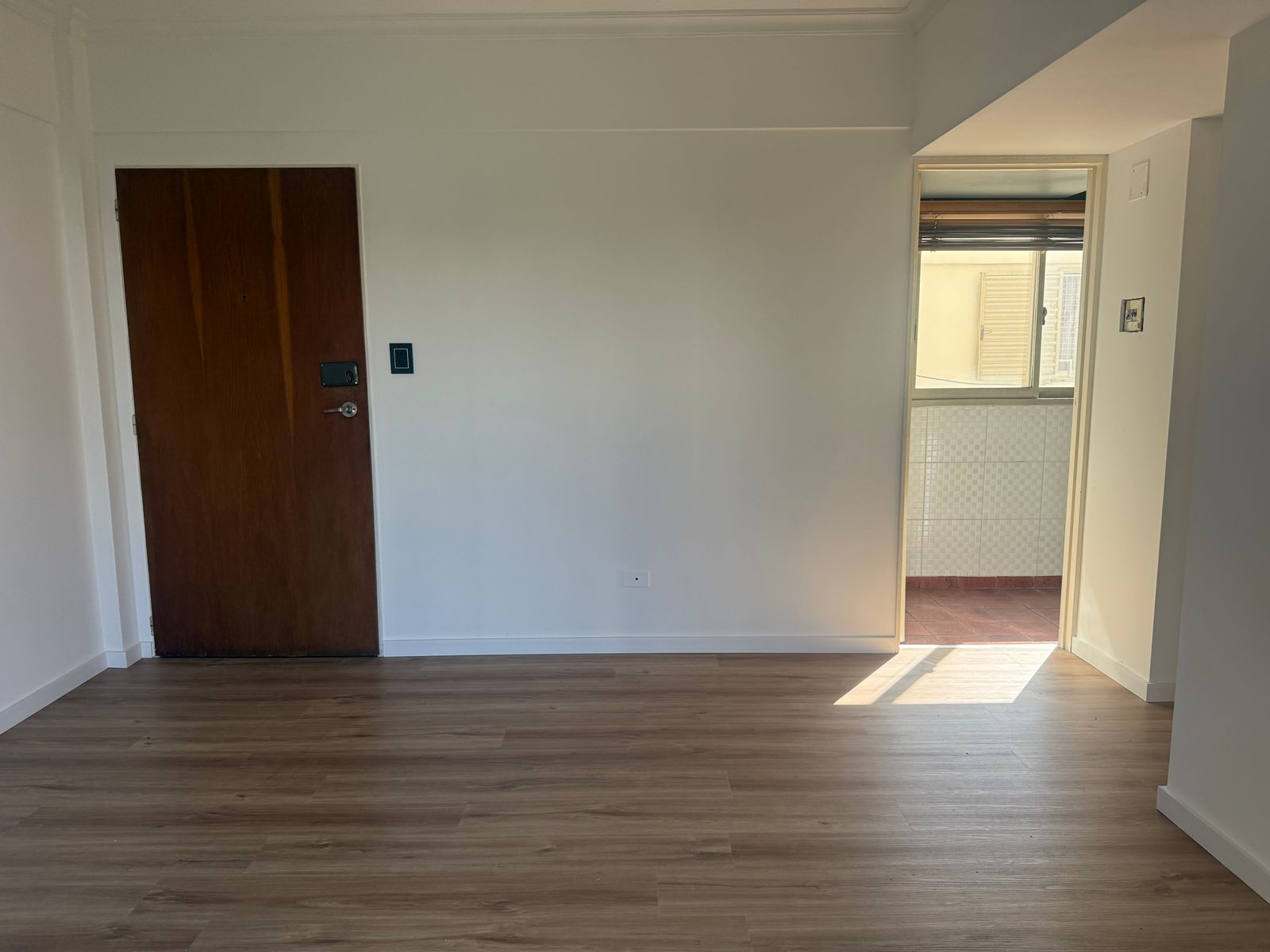 2 AMB CON COCHERA CUBIERTA, COCINA IND, GRAN BALCON AL FRENTE , A NUEVO - 2