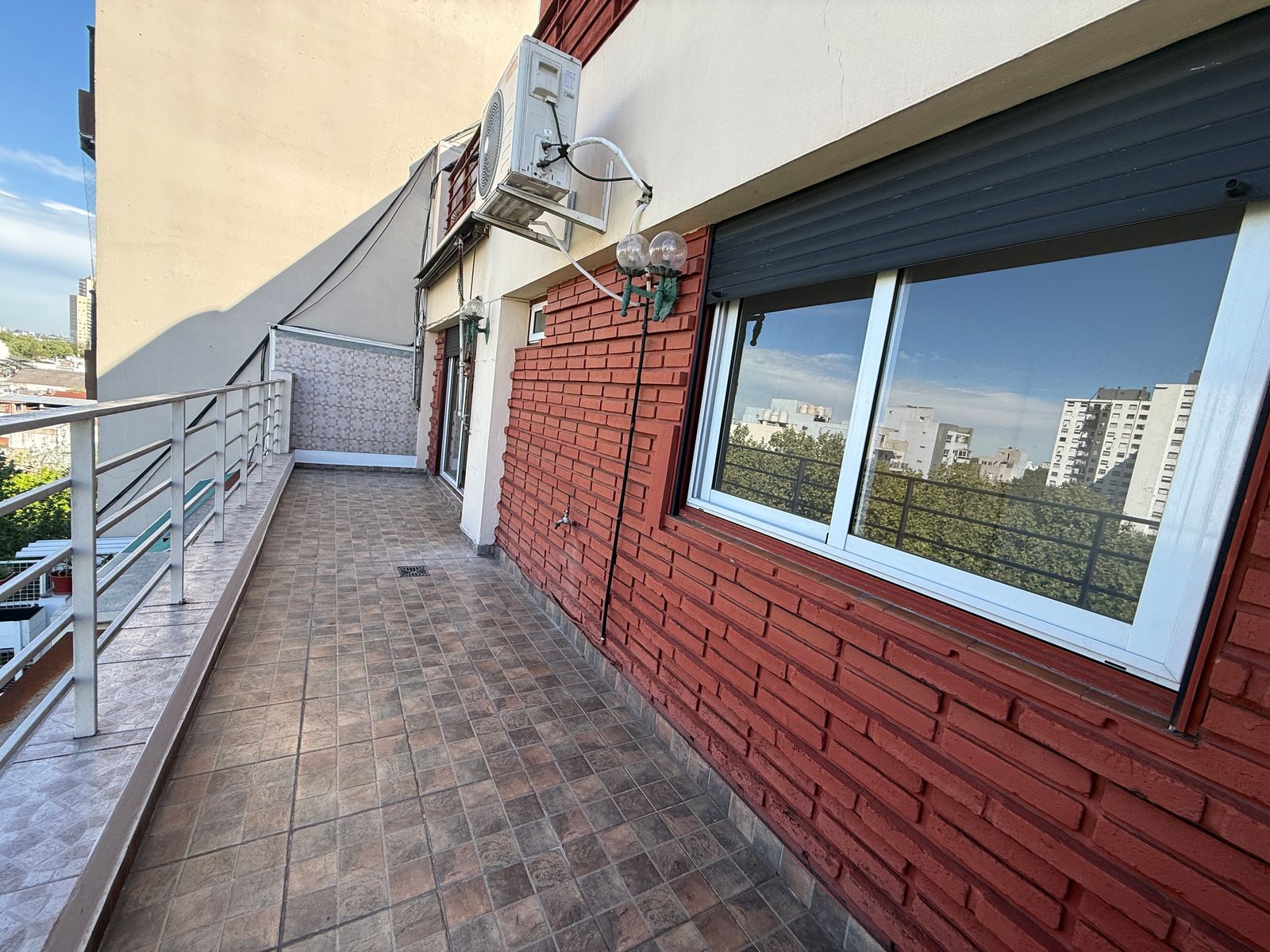 2 AMB CON COCHERA CUBIERTA, COCINA IND, GRAN BALCON AL FRENTE , A NUEVO - 3