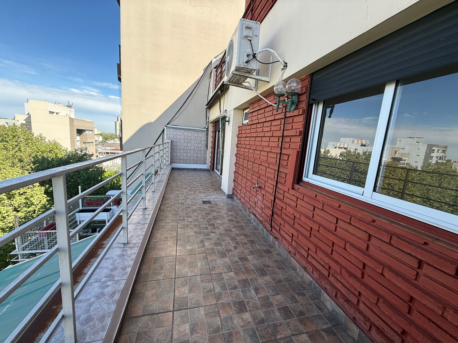 2 AMB CON COCHERA CUBIERTA, COCINA IND, GRAN BALCON AL FRENTE , A NUEVO - 4