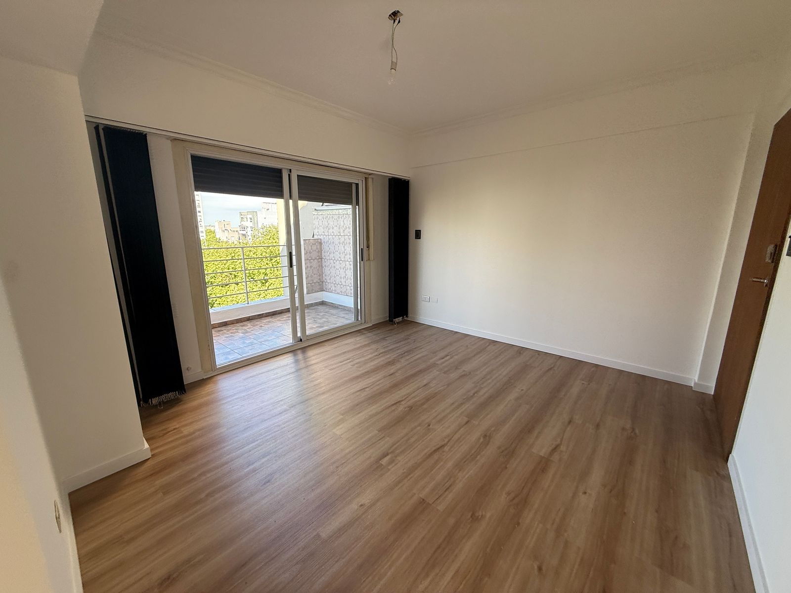 2 AMB CON COCHERA CUBIERTA, COCINA IND, GRAN BALCON AL FRENTE , A NUEVO - 10