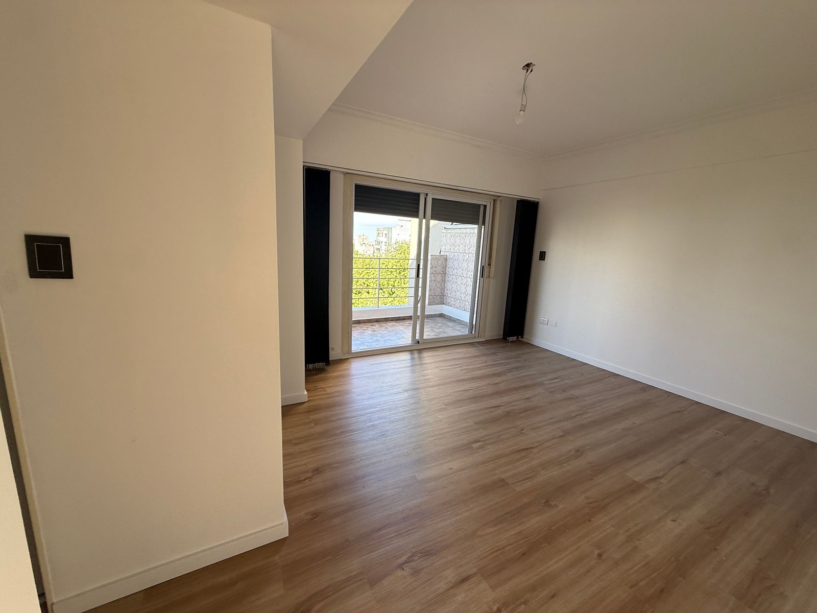 2 AMB CON COCHERA CUBIERTA, COCINA IND, GRAN BALCON AL FRENTE , A NUEVO - 11