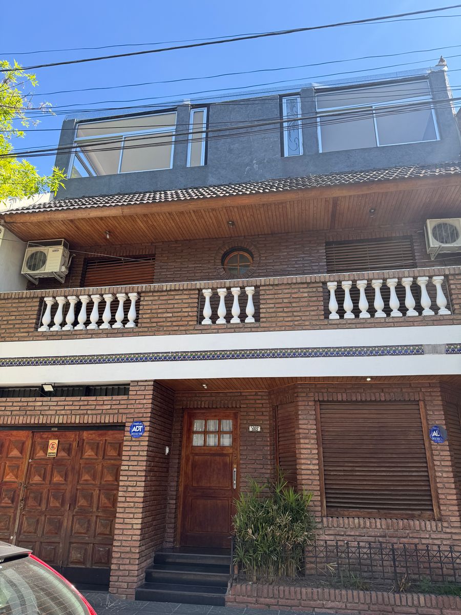 casa de 5 amb, con garage , patio , terraza y quincho - 1