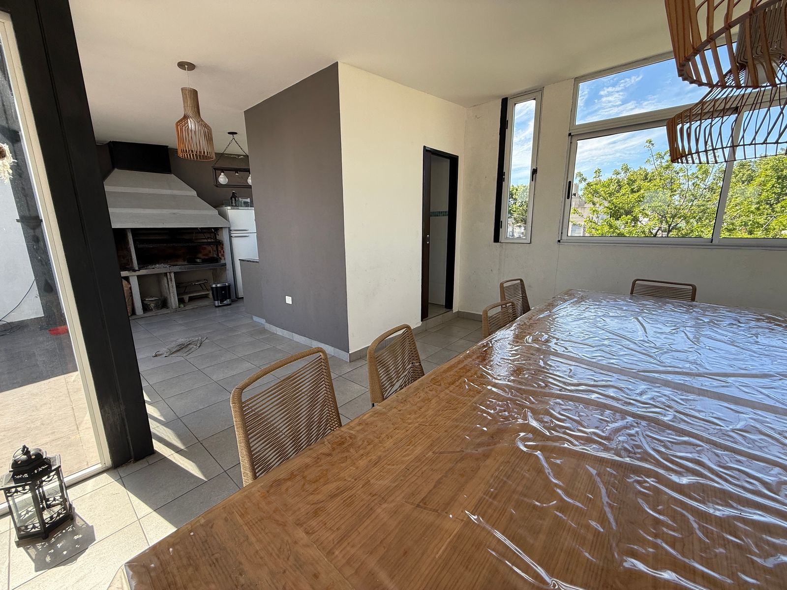 casa de 5 amb, con garage , patio , terraza y quincho — foto 4