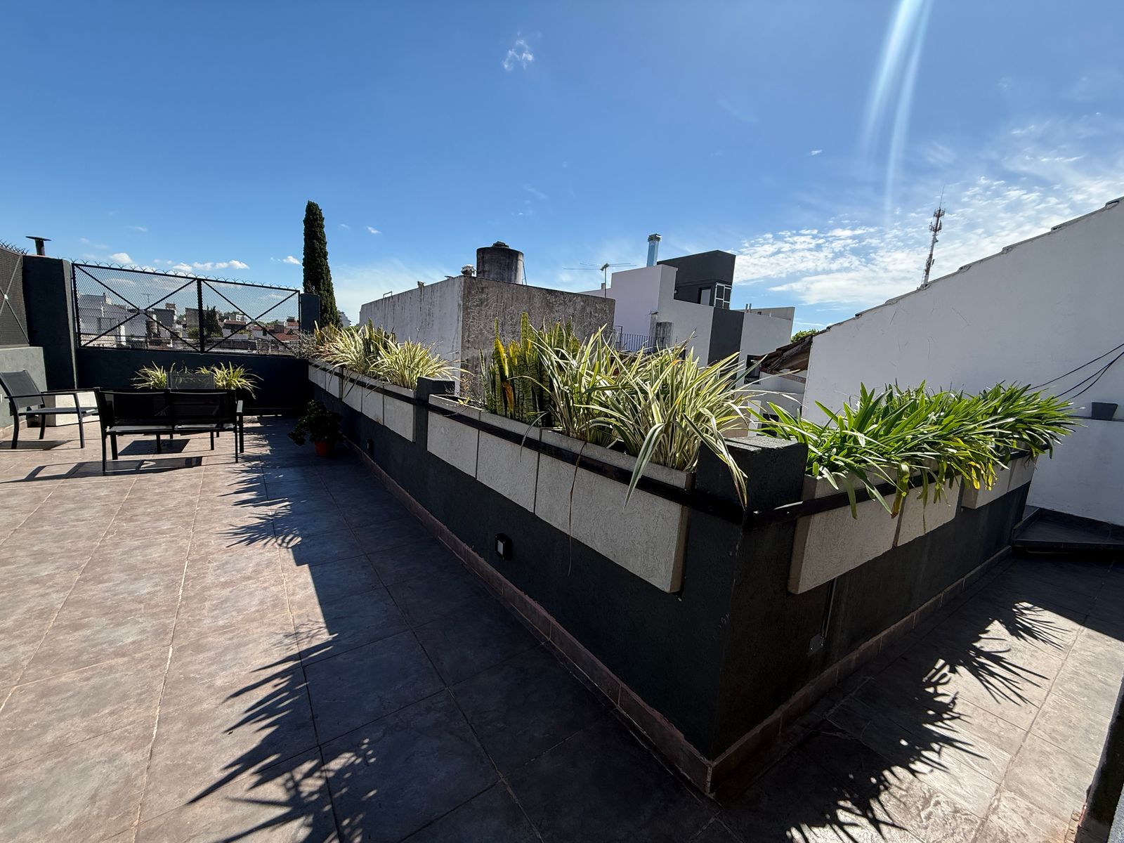 casa de 5 amb, con garage , patio , terraza y quincho — foto 5