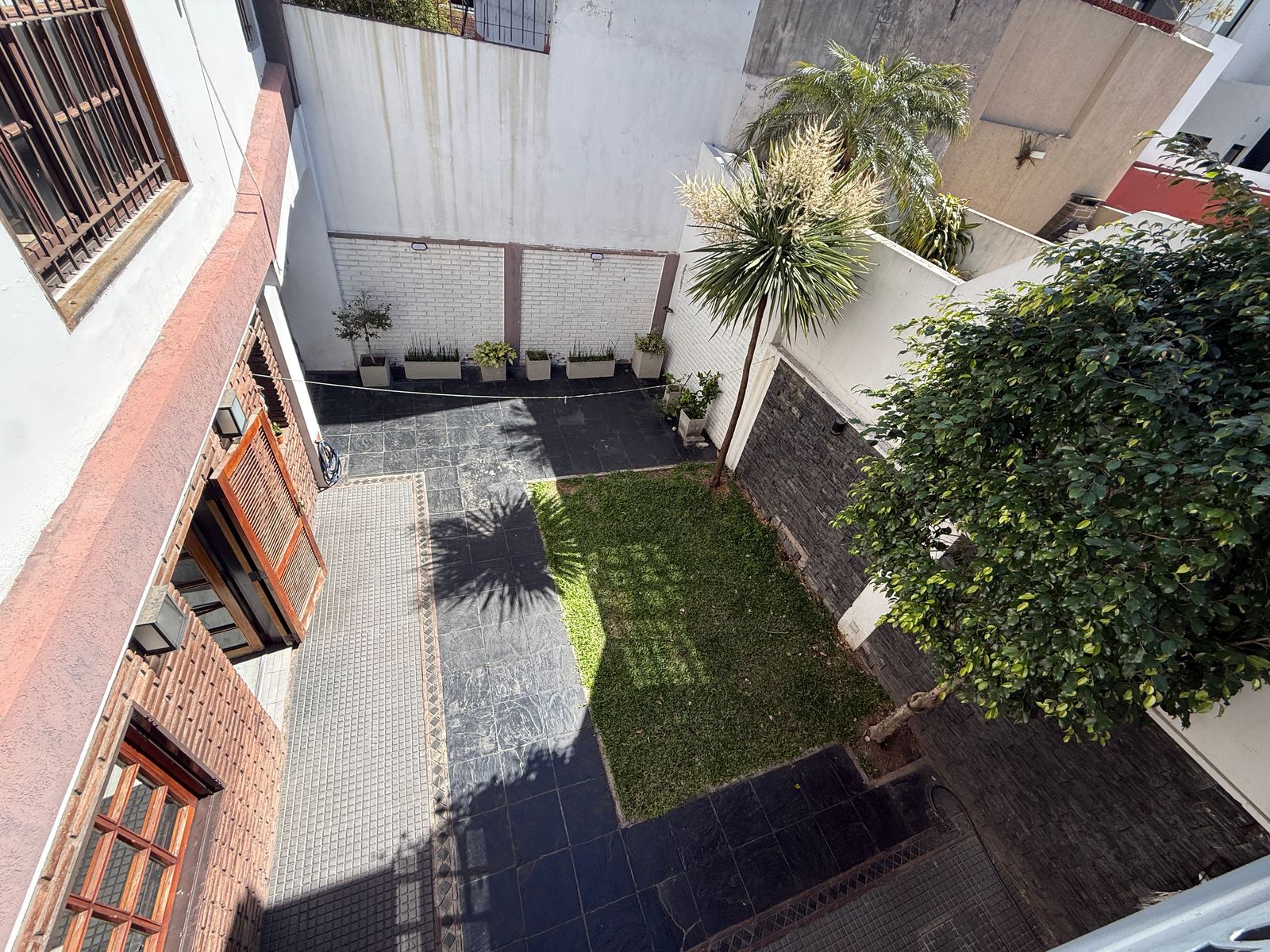 casa de 5 amb, con garage , patio , terraza y quincho — foto 12