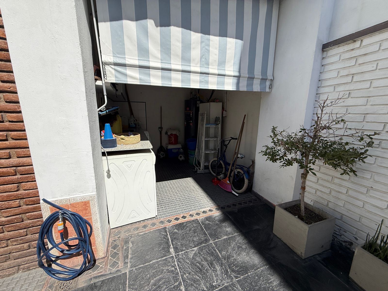 casa de 5 amb, con garage , patio , terraza y quincho - 35