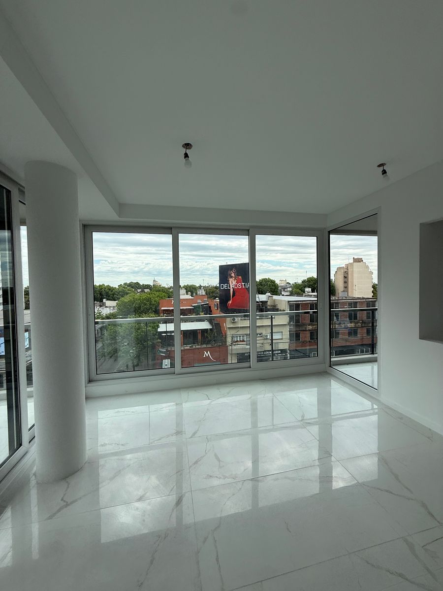 3 AMBIENTES CON COCHERA , BALCON A LA PLAZA , DOS BAÑOS COMPLETOS , DOS HABITACIONES , COCINA , LAVADERO — foto 4