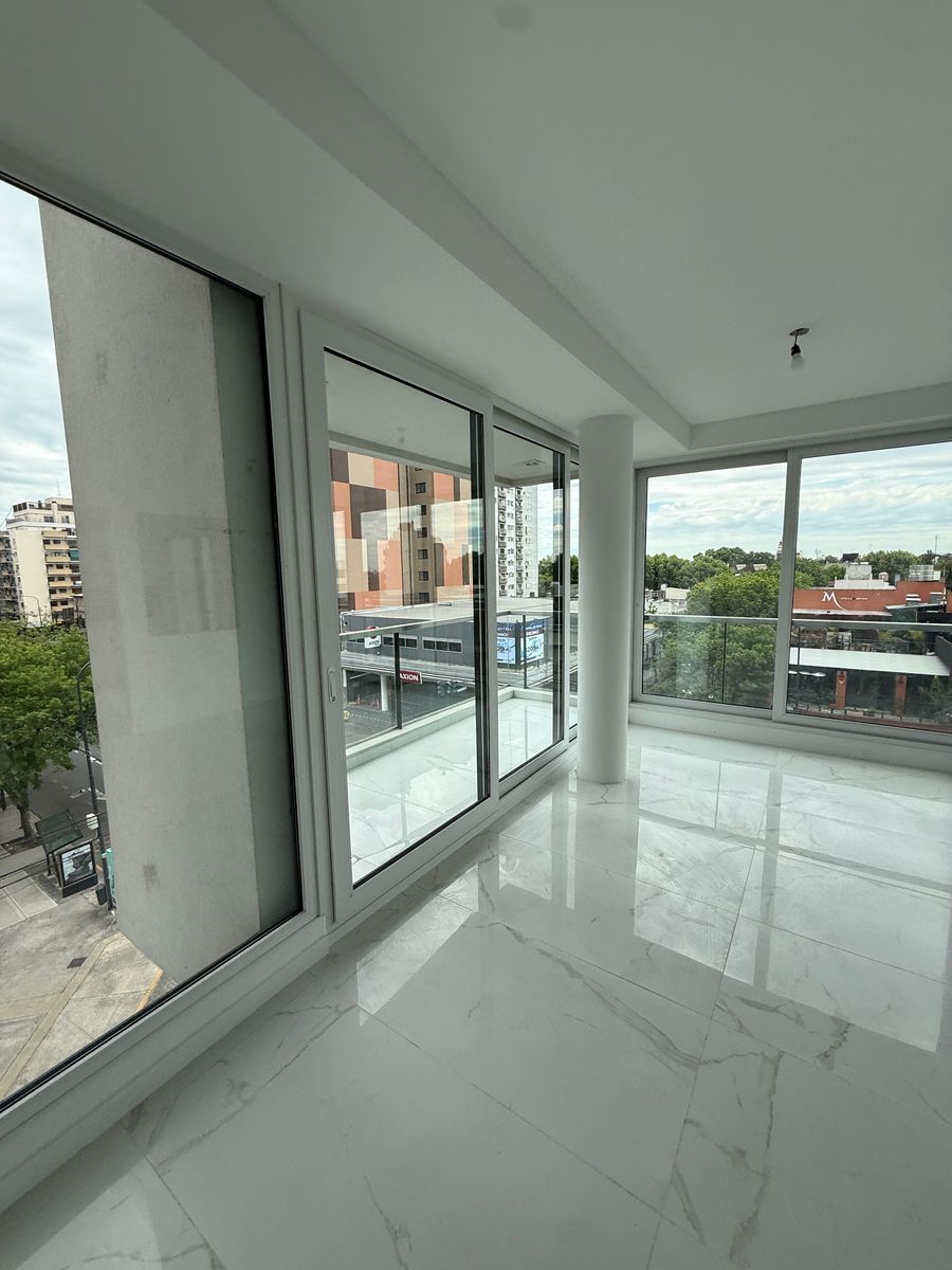 3 AMBIENTES CON COCHERA , BALCON A LA PLAZA , DOS BAÑOS COMPLETOS , DOS HABITACIONES , COCINA , LAVADERO — foto 5