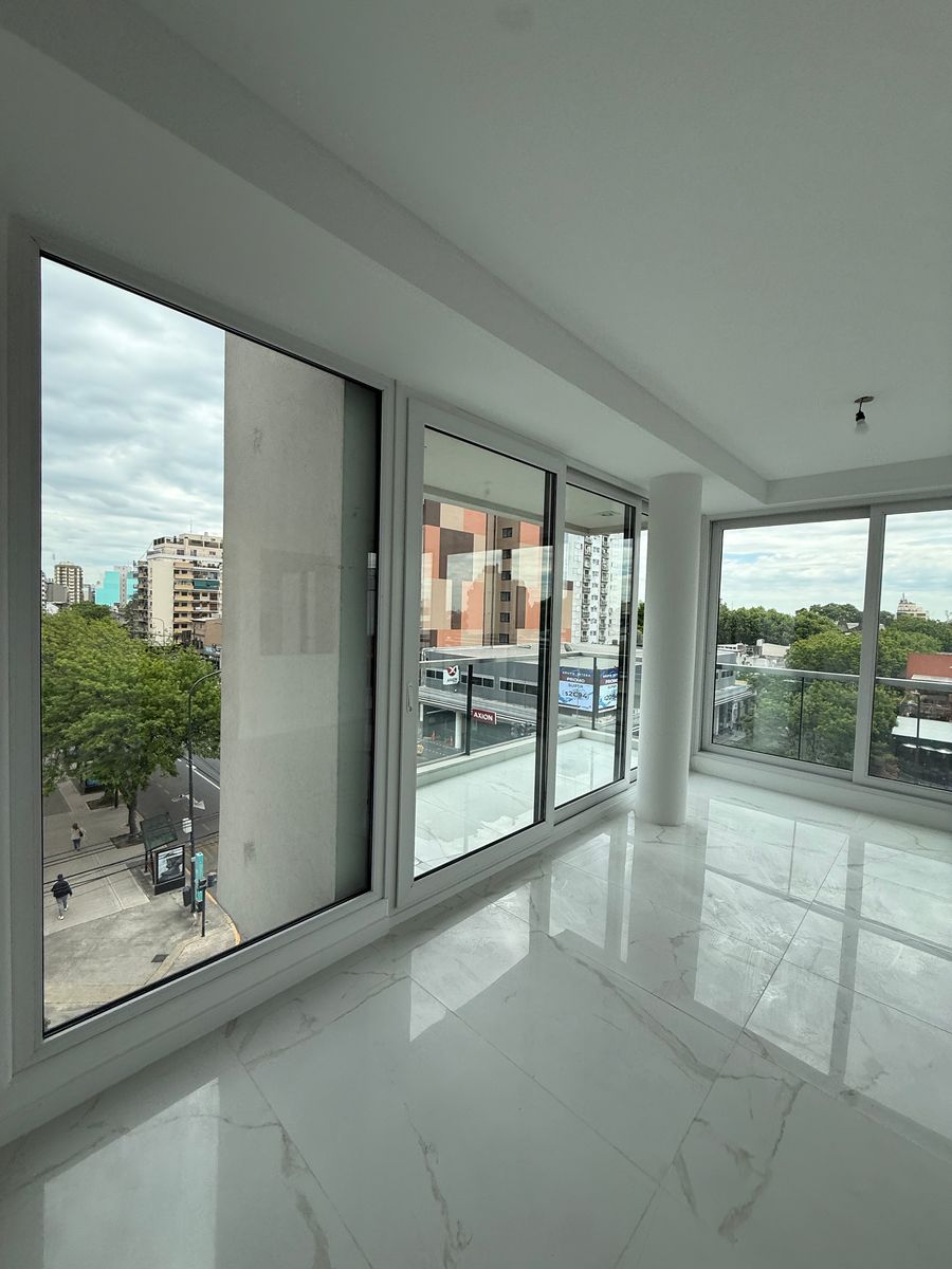 3 AMBIENTES CON COCHERA , BALCON A LA PLAZA , DOS BAÑOS COMPLETOS , DOS HABITACIONES , COCINA , LAVADERO — foto 6