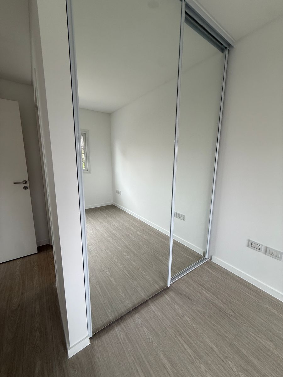 3 AMBIENTES CON COCHERA , BALCON A LA PLAZA , DOS BAÑOS COMPLETOS , DOS HABITACIONES , COCINA , LAVADERO — foto 14