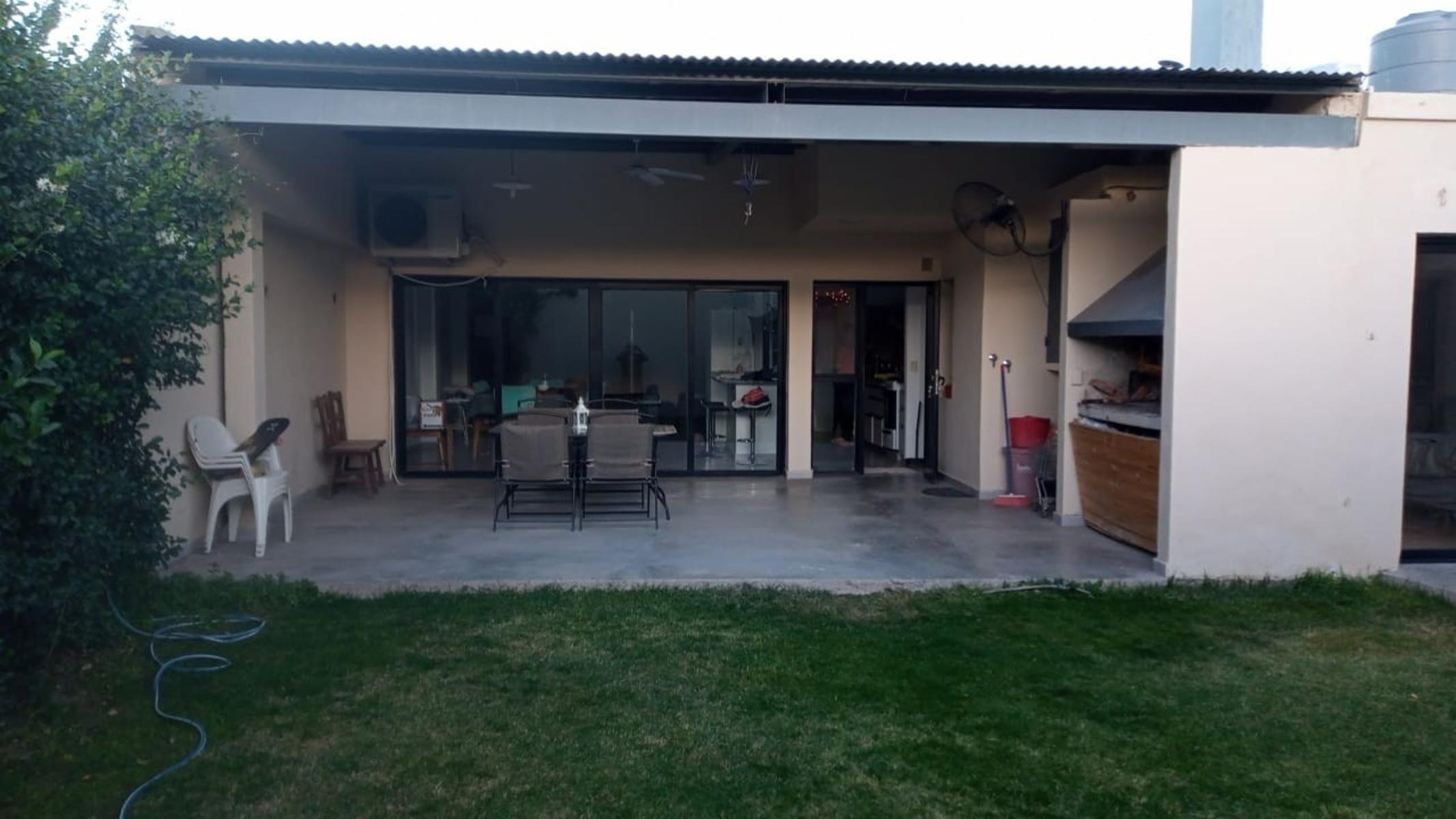 EN VENTA HERMOSA CASA MUY BUENA UBICACION – PLOTTIER — foto 5