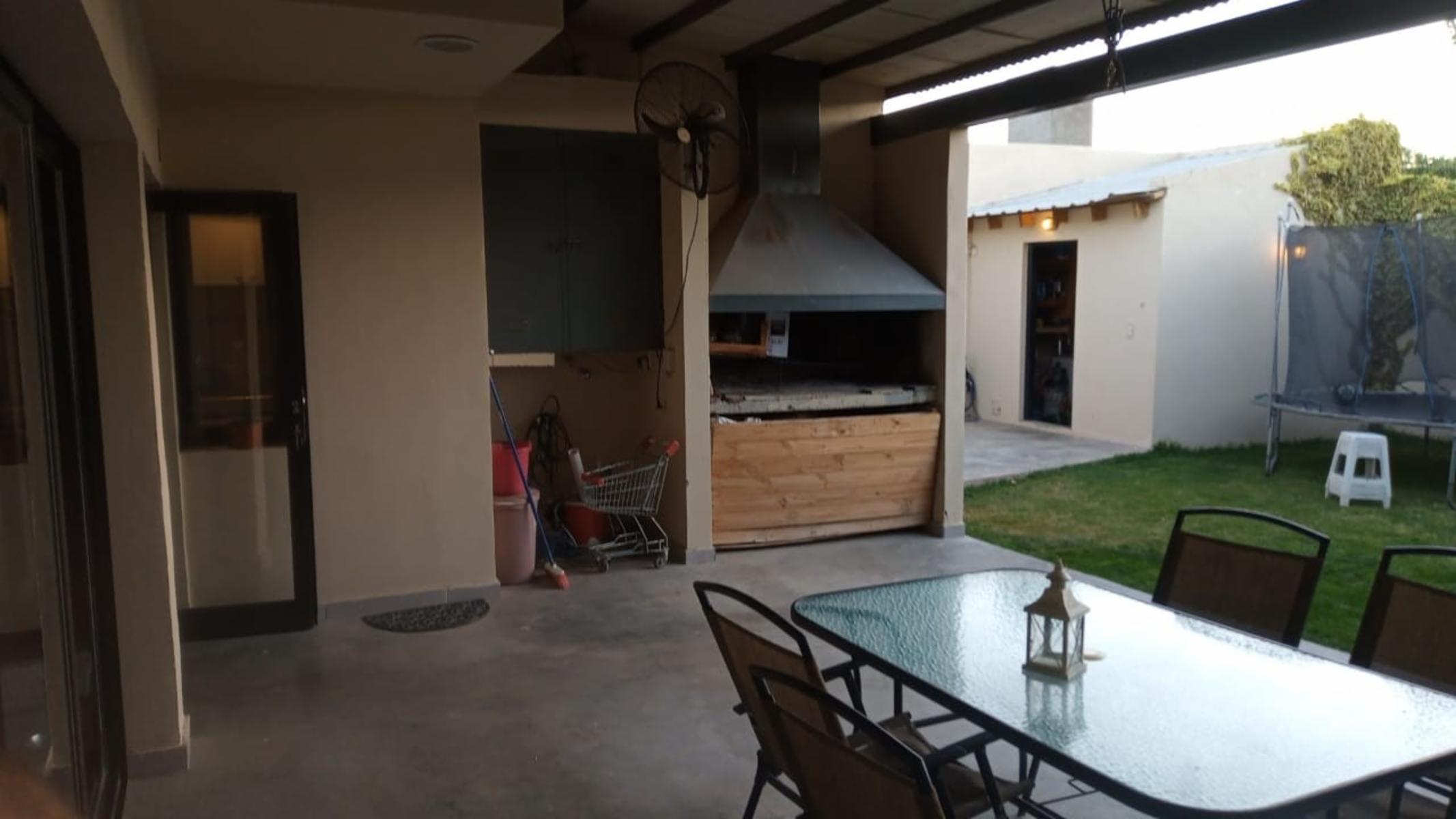 EN VENTA HERMOSA CASA MUY BUENA UBICACION – PLOTTIER — foto 6