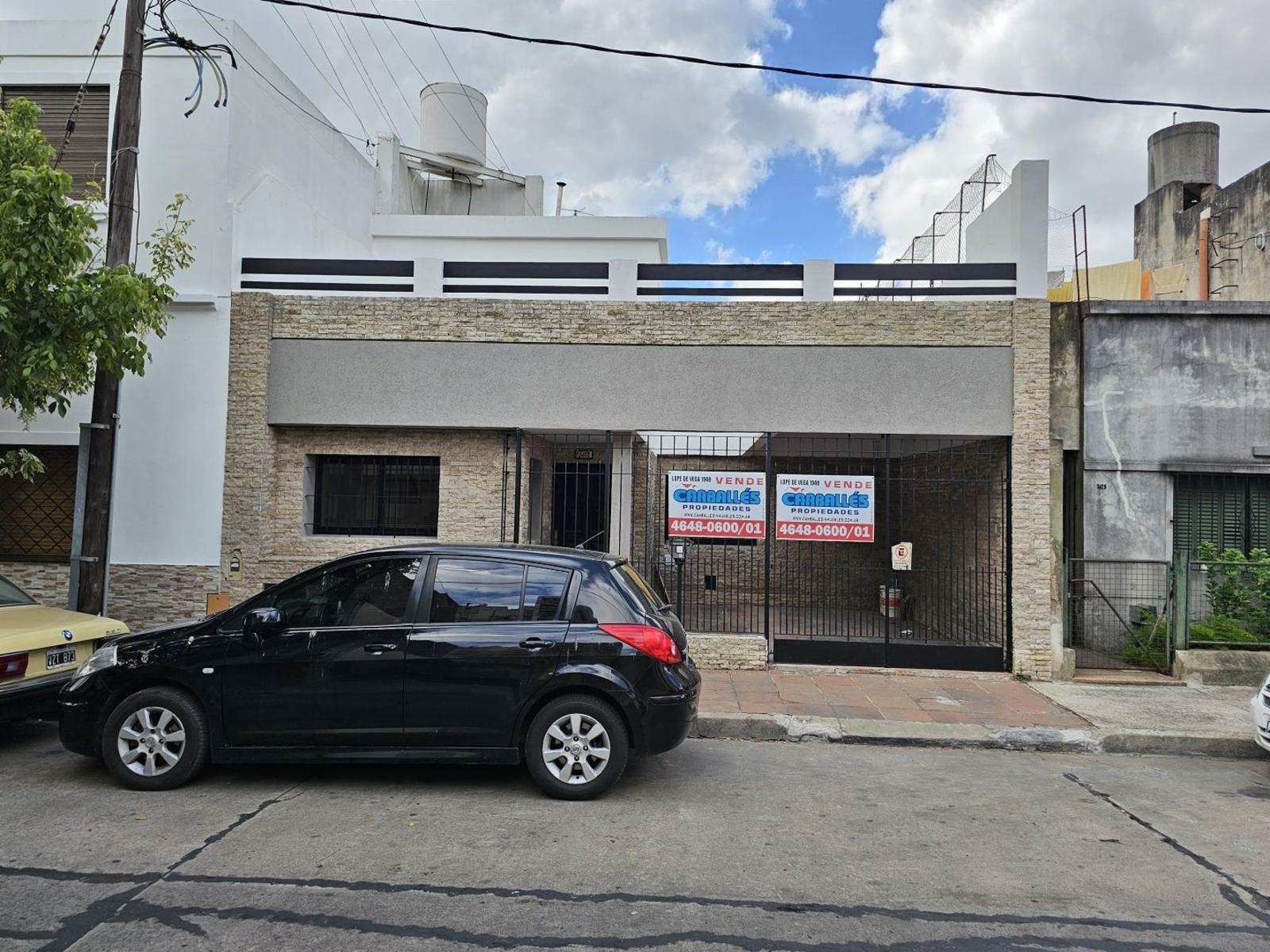 Refaccionada a Nuevo Casa sobre lote propio 8.66x16 3 Ambientes con Garage Terraza y Patio - 1