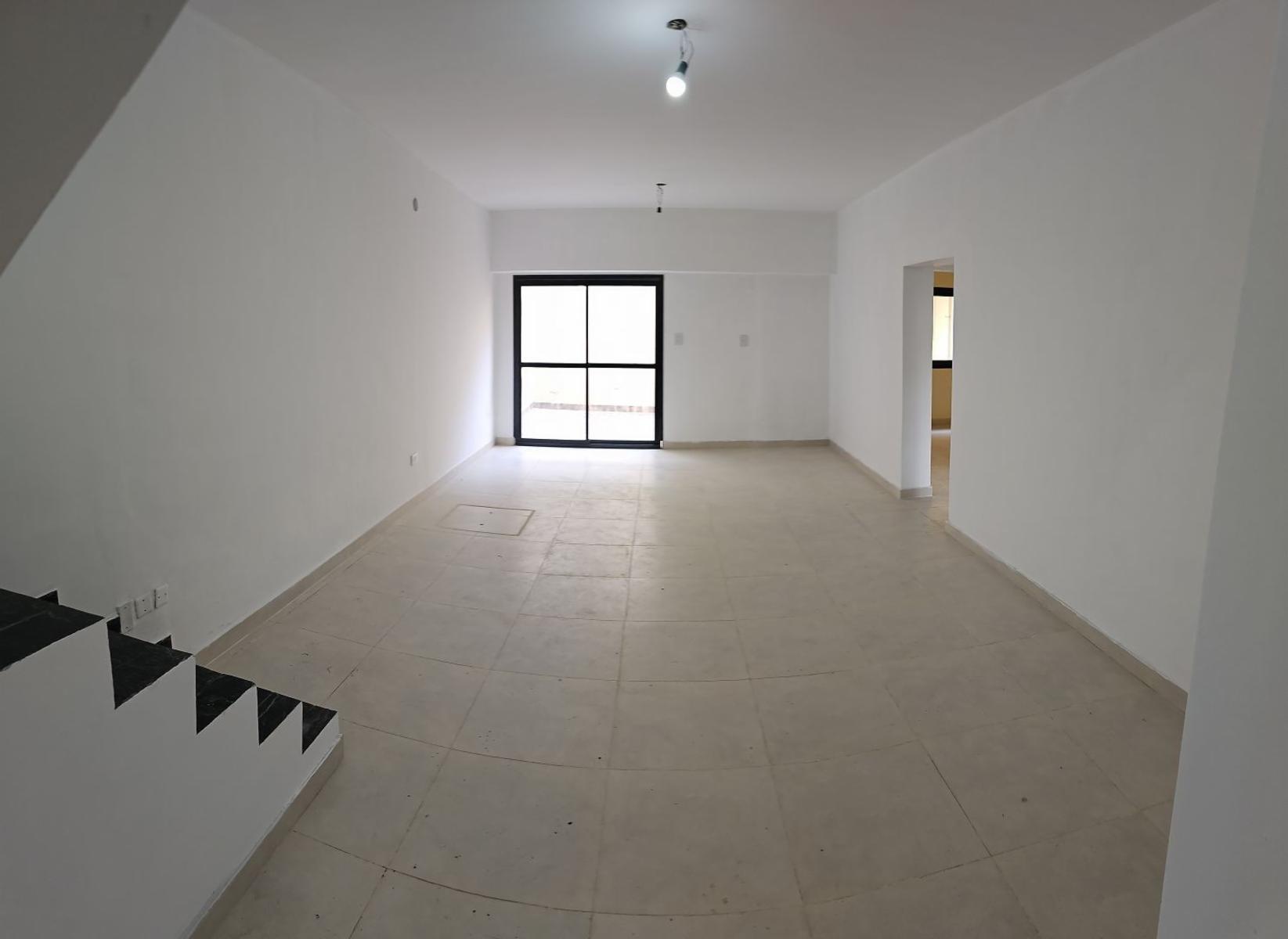 Refaccionada a Nuevo Casa sobre lote propio 8.66x16 3 Ambientes con Garage Terraza y Patio - 3