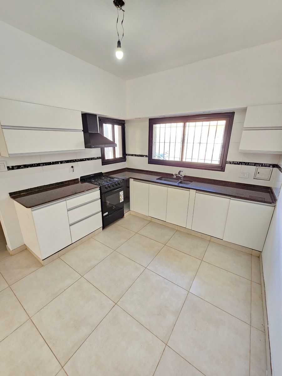 Refaccionada a Nuevo Casa sobre lote propio 8.66x16 3 Ambientes con Garage Terraza y Patio - 7