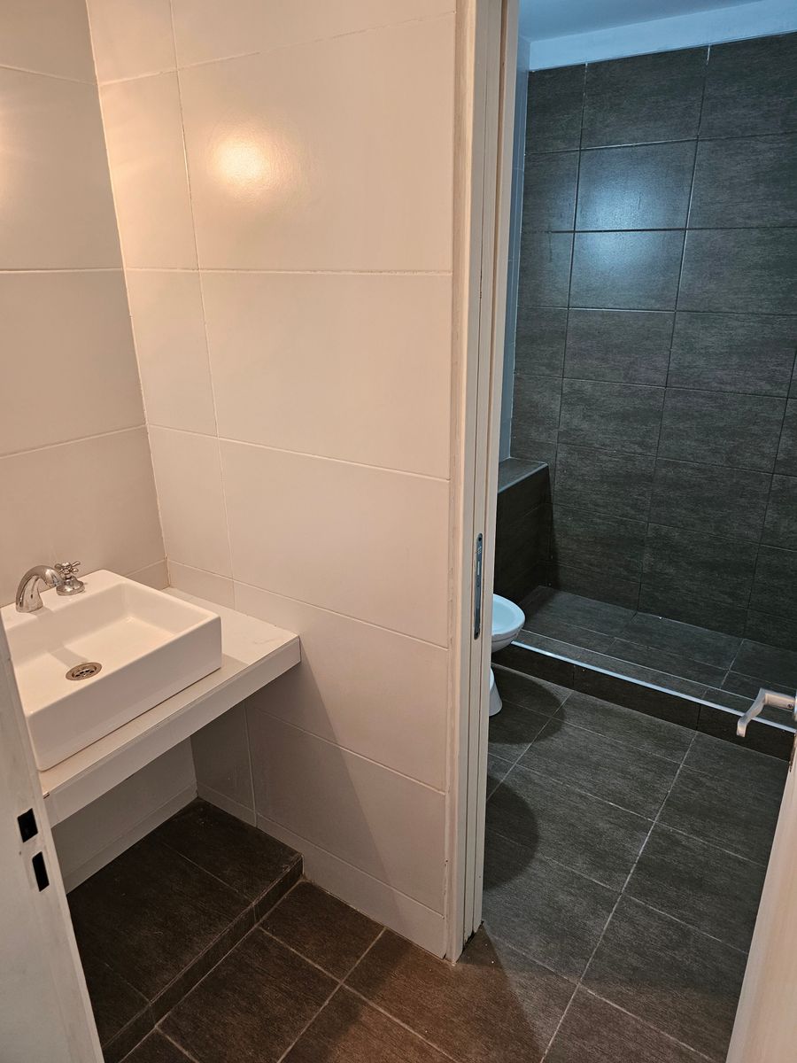 Refaccionada a Nuevo Casa sobre lote propio 8.66x16 3 Ambientes con Garage Terraza y Patio - 10